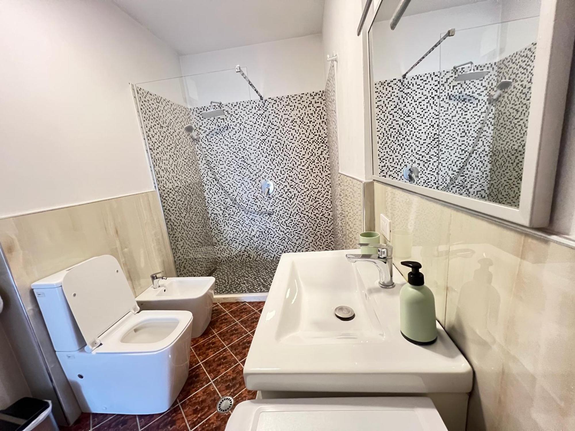 Spacious 1br Hub With Balcony